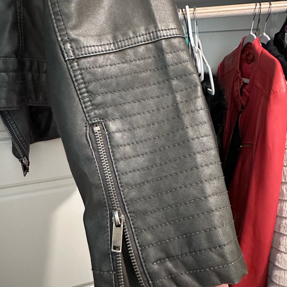 Black leather jacket - Picture 2 of 6